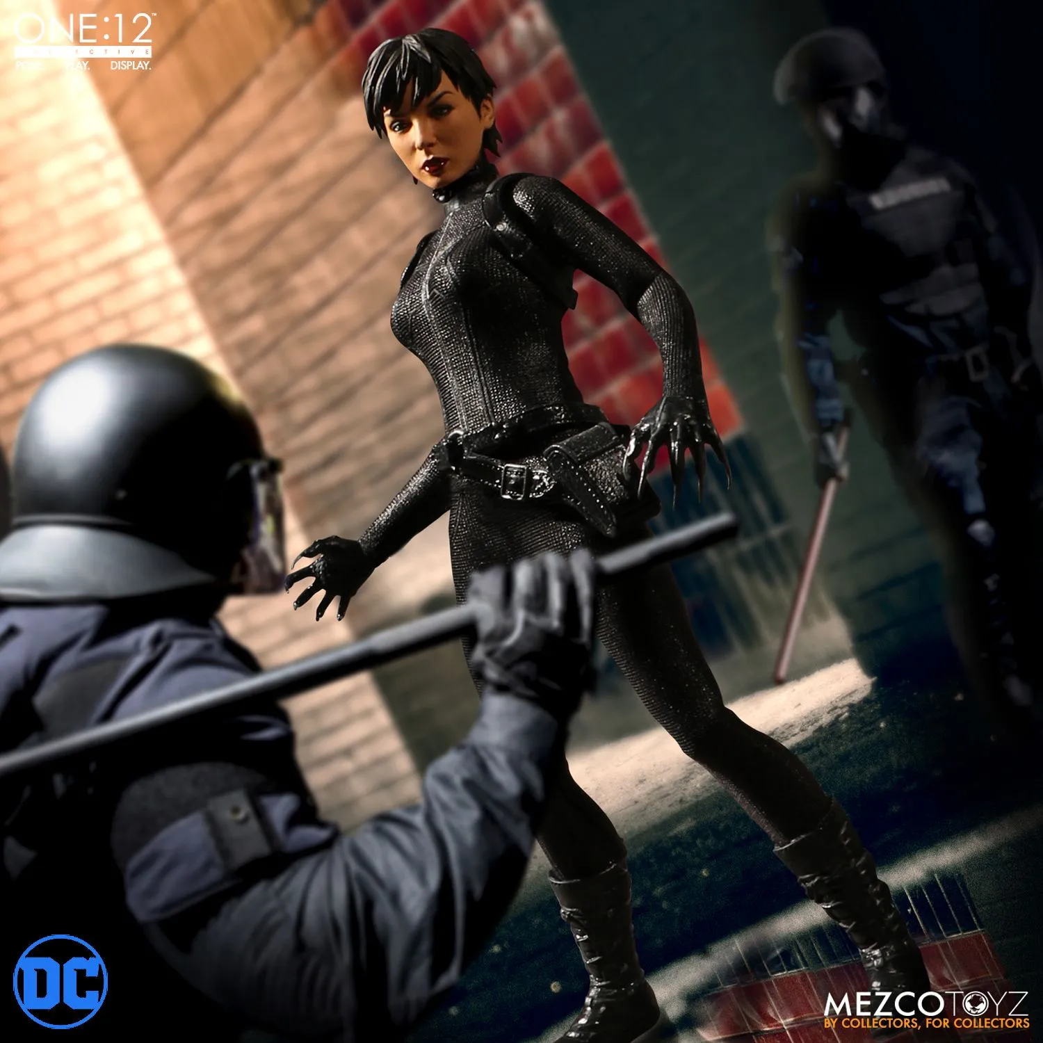 Mezco One:12 Catwoman