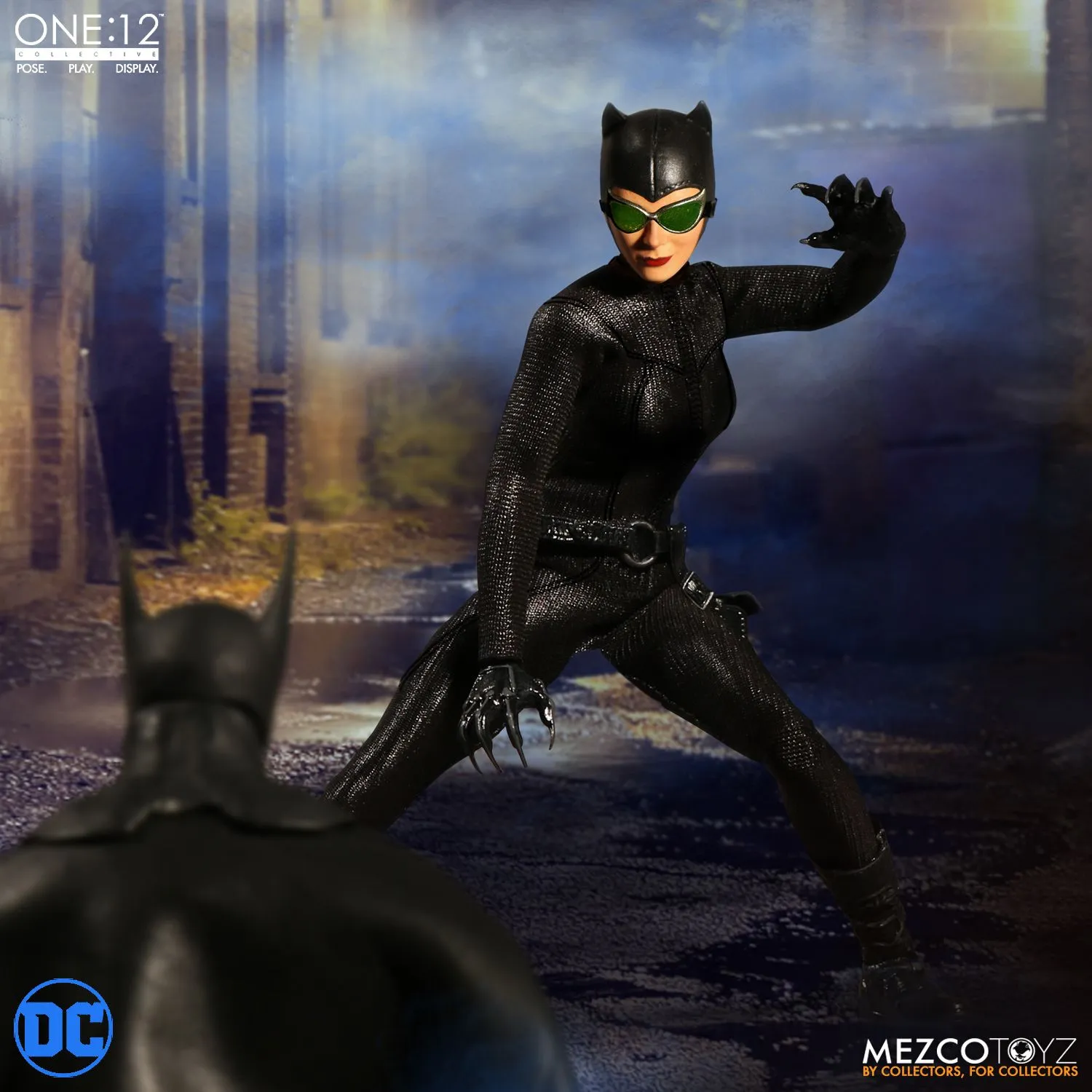 Mezco One:12 Catwoman